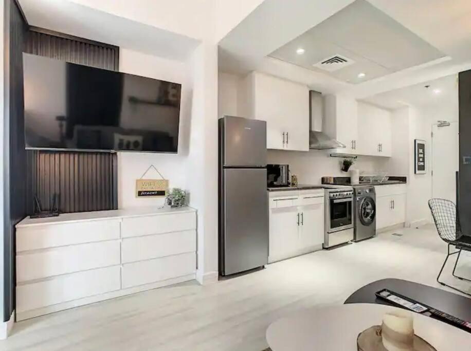 Luxury Modern Studio In Jlt With Amazing View & Rooftop Pool - Sleeps 3 دبي المظهر الخارجي الصورة
