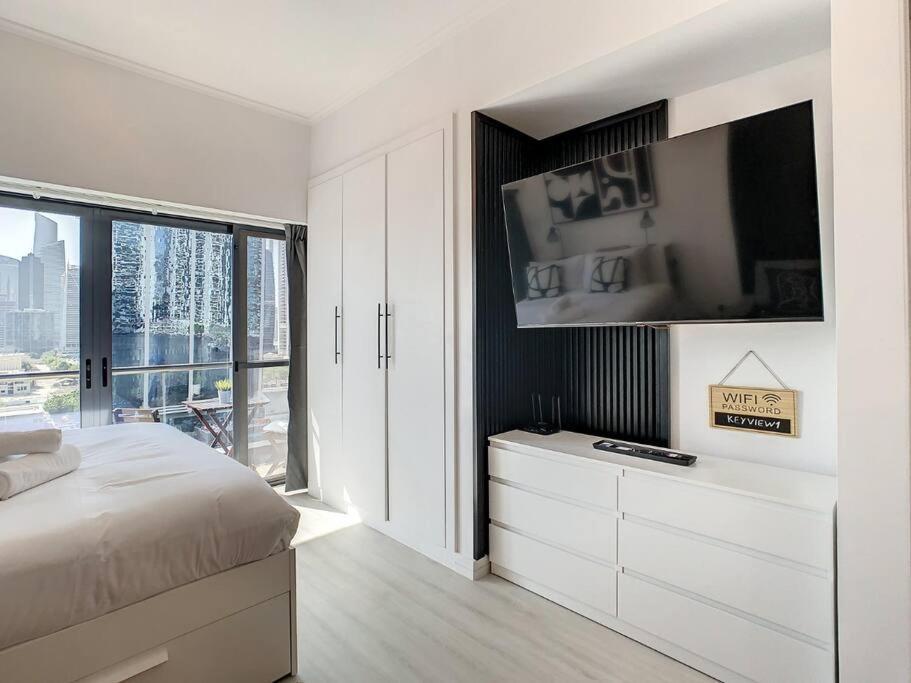 Luxury Modern Studio In Jlt With Amazing View & Rooftop Pool - Sleeps 3 دبي المظهر الخارجي الصورة