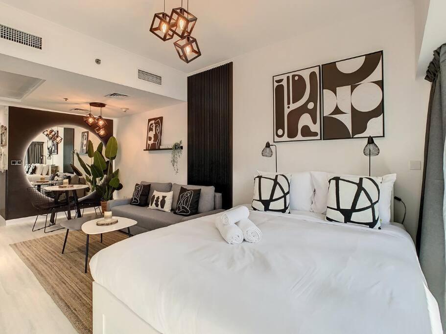 Luxury Modern Studio In Jlt With Amazing View & Rooftop Pool - Sleeps 3 دبي المظهر الخارجي الصورة