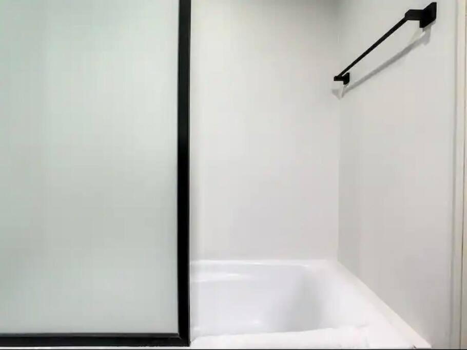 Luxury Modern Studio In Jlt With Amazing View & Rooftop Pool - Sleeps 3 دبي المظهر الخارجي الصورة