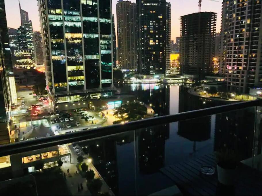 Luxury Modern Studio In Jlt With Amazing View & Rooftop Pool - Sleeps 3 دبي المظهر الخارجي الصورة